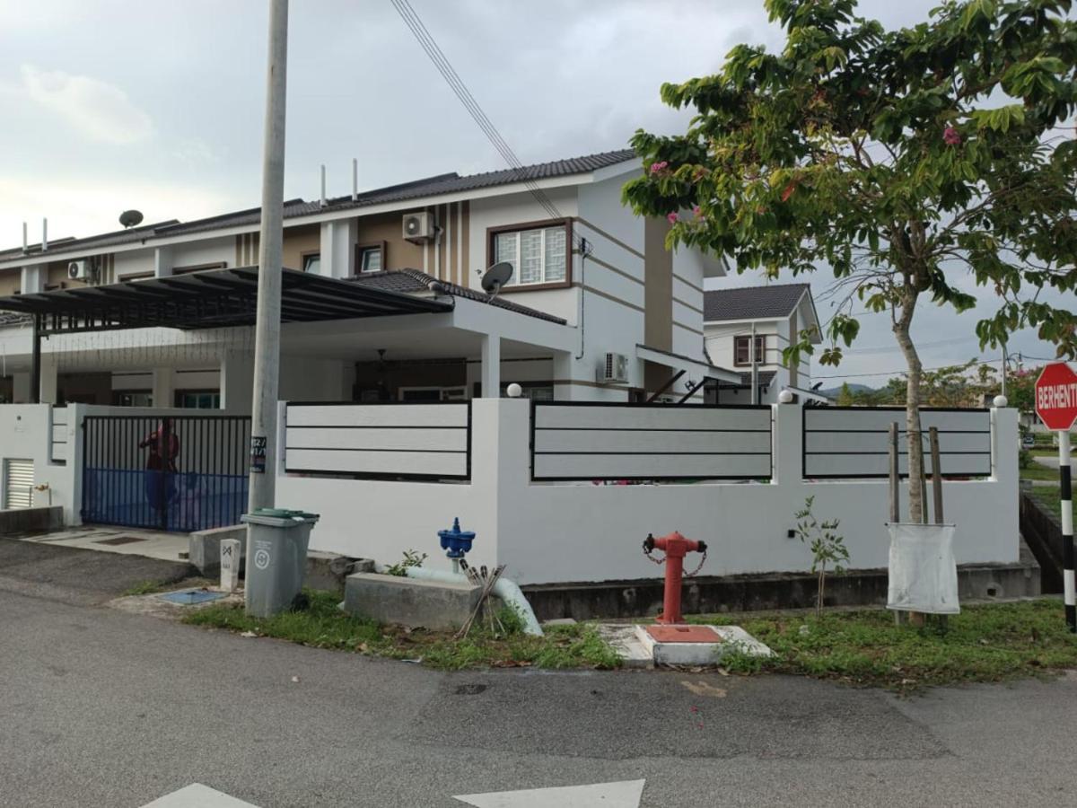 In Homestay Corner Batu Pahat Exterior foto